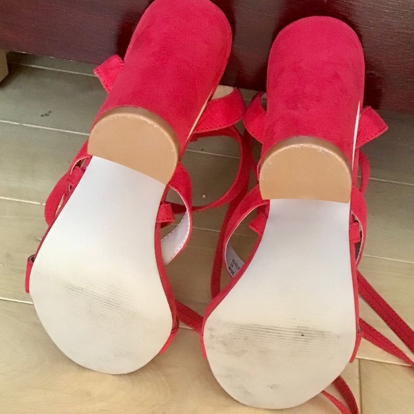 Steve Madden red high heel shoes. Size 7.5. - Picture 4 of 4
